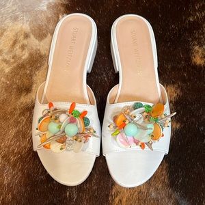 Stuart Weitzman beaded low heeled slip on sandals! Sz 8.